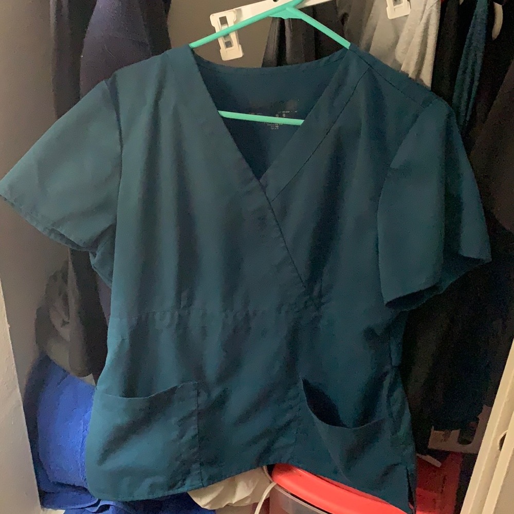 Greys anatomy Caribbean blue barco top